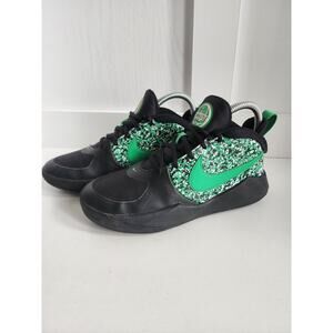 Nike Team Hustle D 9 DIGI (GS) Sz‎ 3.5Y Kids Black/Green Boys Sneaker